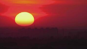 vue panoramique sur le coucher du soleil, région de Novosibirsk, Sibérie, Russie video