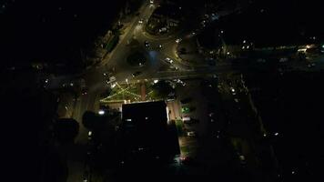 aéreo ver de iluminado lutón ciudad de Inglaterra Reino Unido durante medio noche. alto ángulo imágenes estaba capturado en julio 28, 2023 con drones cámara video