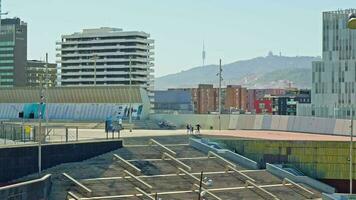 un panorámico paisaje urbano ver desde el techo de un alto edificio video