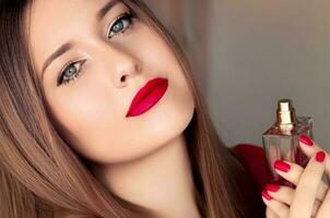 belleza, maquillaje y productos cosméticos, cara retrato de hermosa mujer con maquillaje cepillos, lujo cosmético producto, maquillaje artista o belleza blogger concepto foto