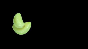 knoflook gezond vers voedsel groente barsten van in zwart achtergrond video