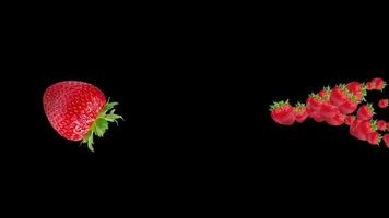 brista av jordgubb blåbär i svart bakgrund video
