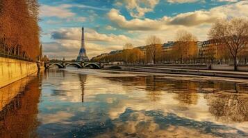 un hermosa escena de el eiffel torre graciosamente reflejado en el agua de un río. el icónico torre aparece a ser en el fondo, con sus elegante estructura en pie alto en contra el nublado cielo. foto