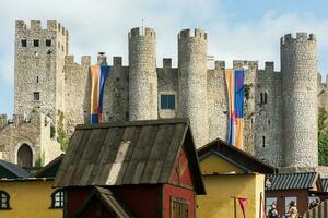 el medieval mercado de óbidos, Portugal es un evento de histórico animación relleno eso con color, música, huele y período disfraces de el medio siglos foto