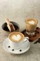 caliente capuchino café latté con latté Arte foto