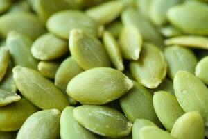 verde pelado calabaza semillas textura cerca arriba foto