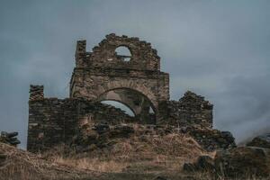 monasterio en el montañas. foto