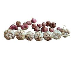 These are shallots and garlic, which have many benefits and nutritional content to meet food needs. photo