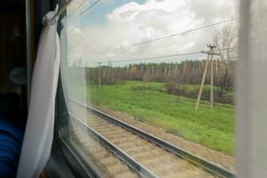 ver desde el ventana de un ruso vias ferreas tren foto