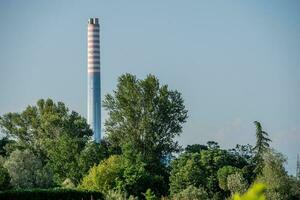 Chimenea de un termoeléctrico planta foto