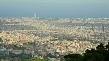 une panoramique vue de le ville de une sommet de la colline video