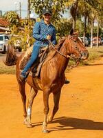 aporo, goiás, Brasil - 05 07 2023 lado de caballo montando evento abierto a el público foto