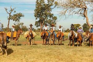 aporo, goiás, Brasil - 05 07 2023 lado de caballo montando evento abierto a el público foto