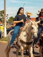 aporo, goiás, Brasil - 05 07 2023 lado de caballo montando evento abierto a el público foto