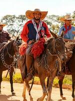 aporo, goiás, Brasil - 05 07 2023 lado de caballo montando evento abierto a el público foto