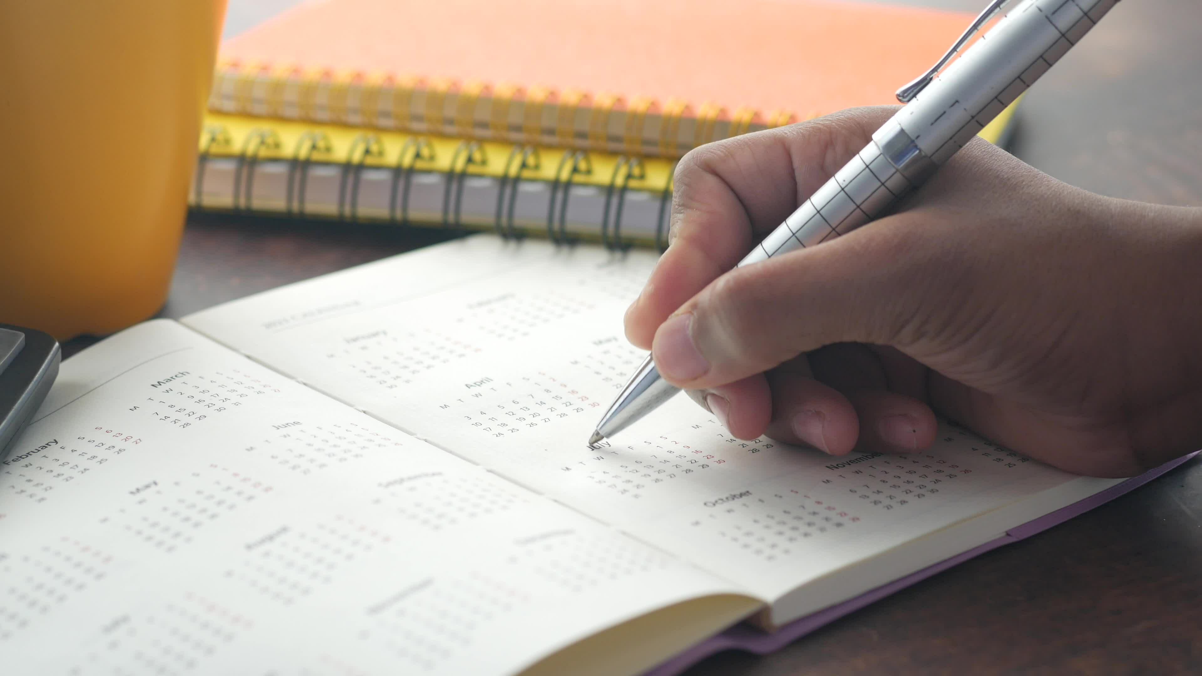 A person s hand writing on a calendar 26748337 stock video at vecteezy
