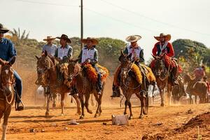 aporo, goiás, Brasil - 05 07 2023 lado de caballo montando evento abierto a el público foto