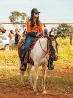 aporo, goiás, Brasil - 05 07 2023 lado de caballo montando evento abierto a el público foto
