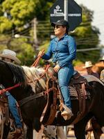 aporo, goiás, Brasil - 05 07 2023 lado de caballo montando evento abierto a el público foto