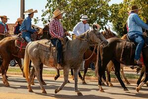 aporo, goiás, Brasil - 05 07 2023 lado de caballo montando evento abierto a el público foto