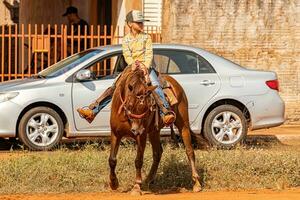 aporo, goiás, Brasil - 05 07 2023 lado de caballo montando evento abierto a el público foto