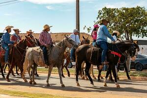 aporo, goiás, Brasil - 05 07 2023 lado de caballo montando evento abierto a el público foto