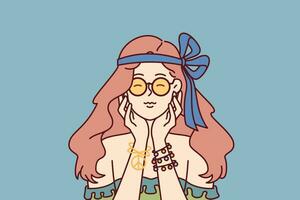 hippie mujer con pacifista pulsera cierra ojos y toques barbilla recordando Woodstock música festival. niña es ventilador de hippie subcultura, personificando ideas de paz y lucha en contra guerra vector