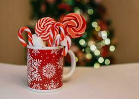 Navidad golosinas en el taza. dulces y caramelos antecedentes foto