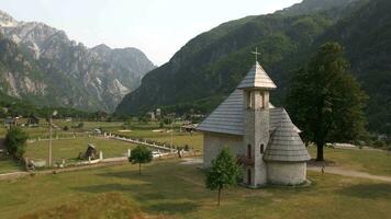 kisha e het - theth kerk in Albanië door dar 2 video