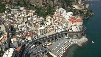 atrani, amalfi côte, Italie par drone 1 video