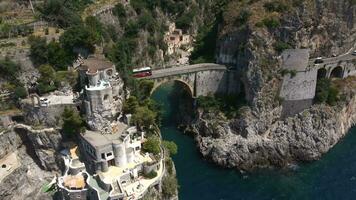 fiordo di Furore, Amalfi Küste, Italien durch Drohne 5 video