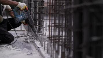 drilboor verplettert beton Bij een bouw plaats video