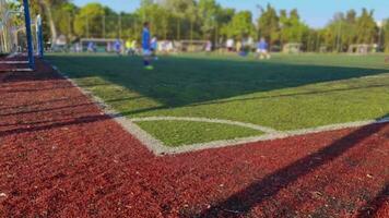 niños fútbol juego fútbol americano formación imágenes. video