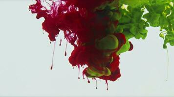 abstrakt färgrik bläck droppar i vatten textur antal fot. video