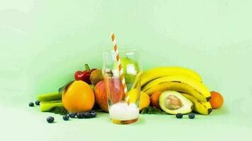 Stopmotion Animation Video von Früchte und vegan Protein trinken Shake