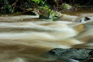 jetkod cascada en jetkod-pongkonsao natural estudiar y eco en saraburi provincia. foto