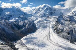 el enorme y hermosa glaciar de zermatt.el segundo mas grande glaciar en el Alpes ese cubierta zona 57 cuadrado kilómetros. foto