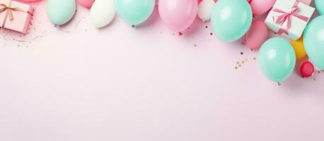 foto de festivo celebracion con vistoso globos, regalos, y papel picado en un vibrante rosado antecedentes con Copiar espacio