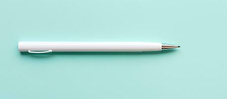 foto de un blanco bolígrafo en un azul antecedentes con Copiar espacio