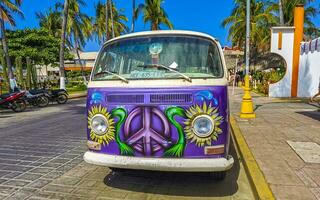 puerto escondido oaxaca mexico 2023 antiguo Clásico clásico minibuses furgonetas transportadores vehículos carros en México. foto