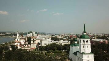 aéreo ver de el Iglesia en el nombre de el salvador de el santo imagen en irkutsk video