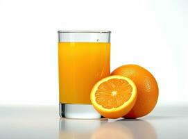 vaso de naranja jugo con naranja sacos y rebanadas frutas aislar en blanco antecedentes. creado con generativo ai tecnología. foto