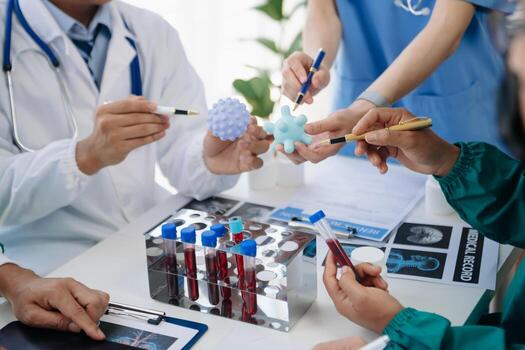 médico tecnología red equipo reunión concepto. médico mano trabajando con inteligente teléfono moderno digital tableta y ordenador portátil computadora con gráficos gráfico interfaz, con virtual icono diagrama foto