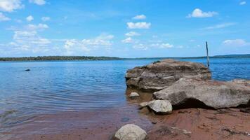 la nature arrière-plan, mer l'eau vague avec ciel et nuage la nature dans été, été arrière-plan, la nature arrière-plan, mer l'eau vague arrière-plan, océan dans le journée Contexte video