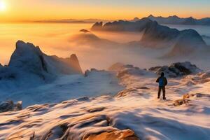 caminante en el parte superior de el montaña en invierno a puesta de sol ai generado foto