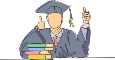 uno linea disegno di giovane contento diplomato maschio Università alunno indossare la laurea uniforme e dando pollici su gesto nel davanti di libri pila. formazione scolastica concetto continuo linea disegnare design png