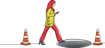 singolo uno linea disegno Arabo donna d'affari personaggio andando su strada Guardando di inteligente Telefono, fatto non vedere Aperto tombino. donna passeggiate per attività commerciale trappola. continuo linea disegnare design illustrazione png