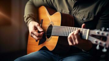 hombre tocando la guitarra foto