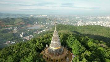phra maha chedi tripob trimongkol acero pagoda en sombrero sí, canciónkhla, Tailandia video