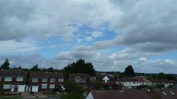 hoch Winkel Aussicht von Western Luton Stadt und Wohn Bezirk. Antenne Aussicht von gefangen mit Drohnen Kamera auf 30 Juli, 2023. England, Vereinigtes Königreich video